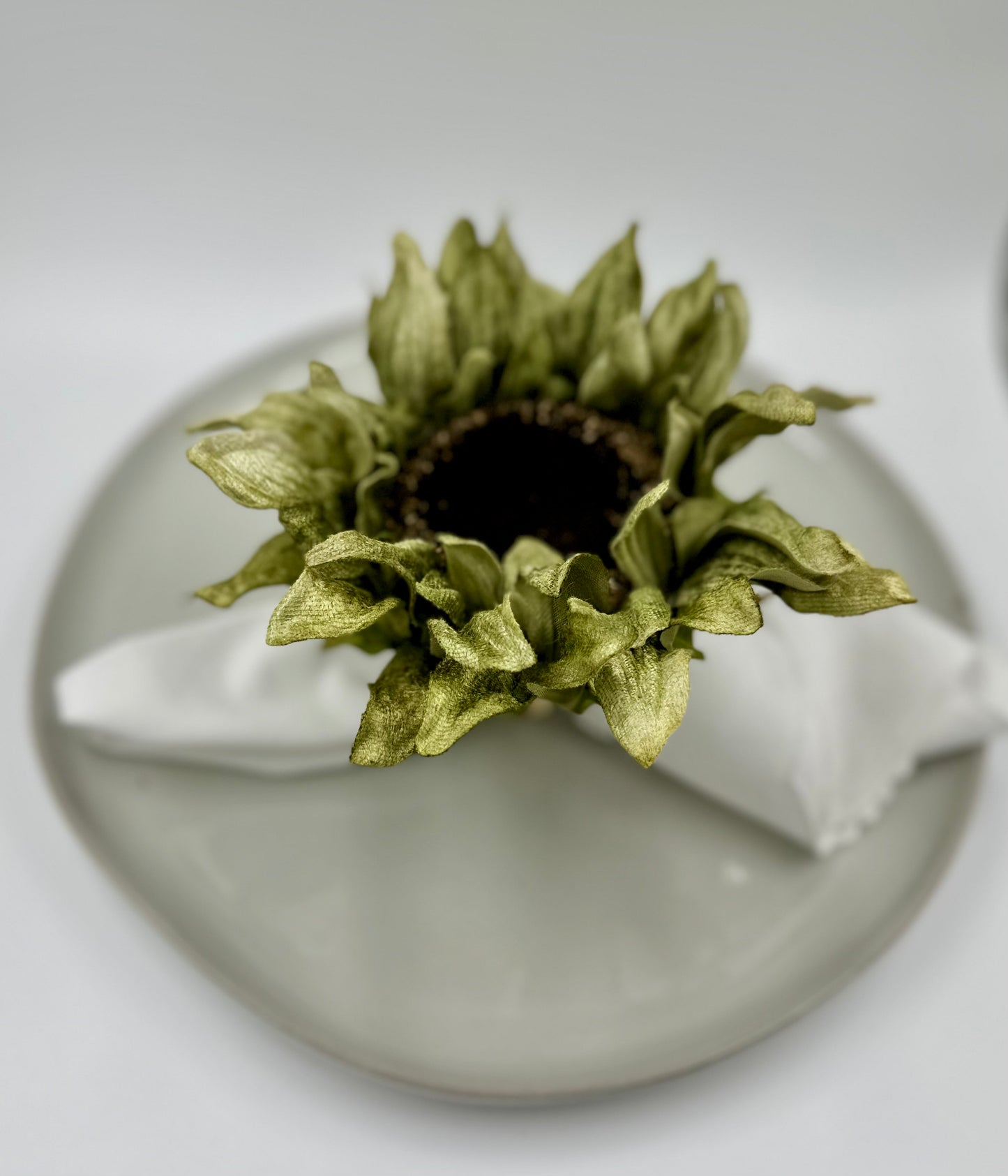 Elegant Velvet Green Sunflower Napkin Rings - Set of 4