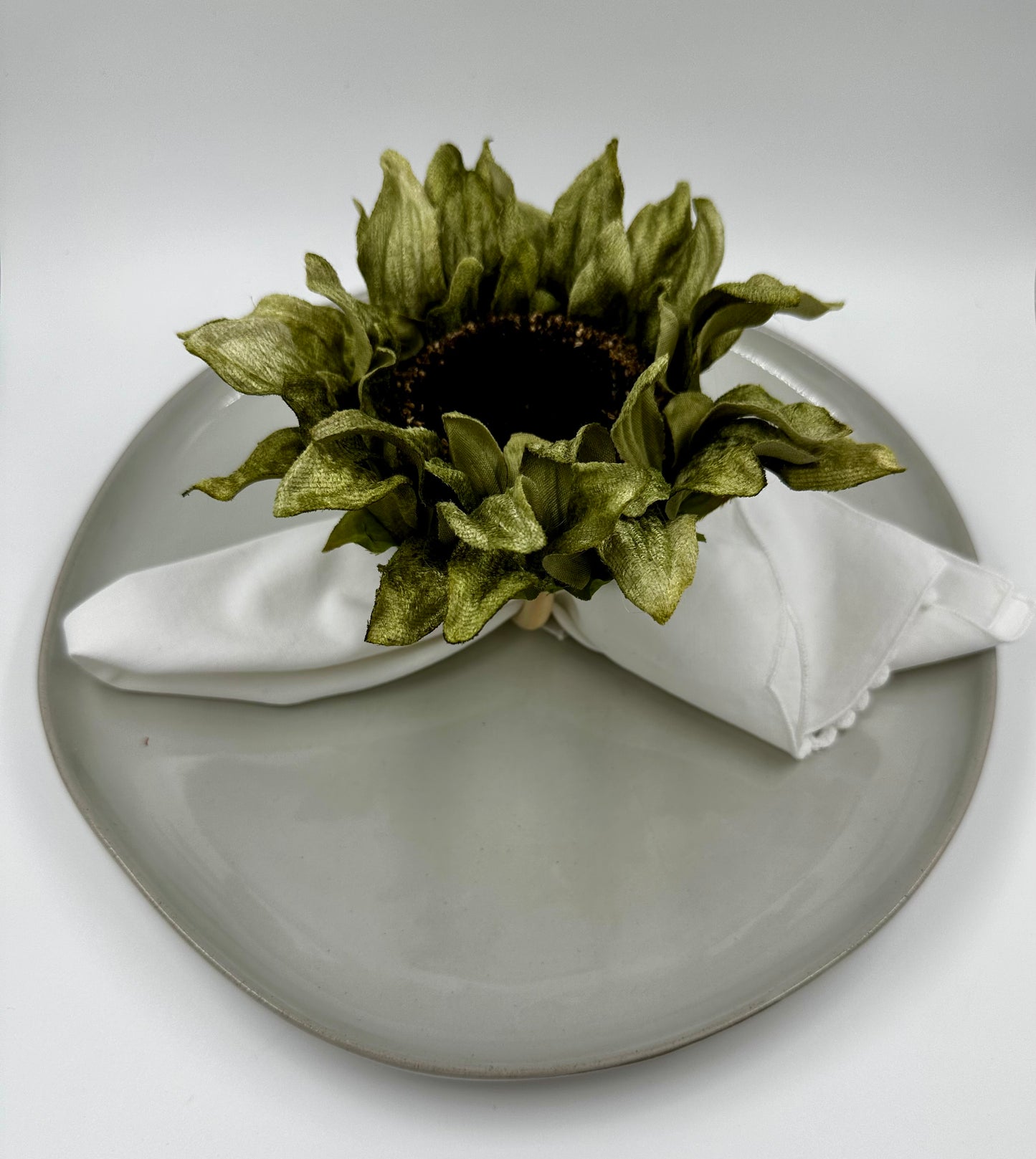 Elegant Velvet Green Sunflower Napkin Rings - Set of 4