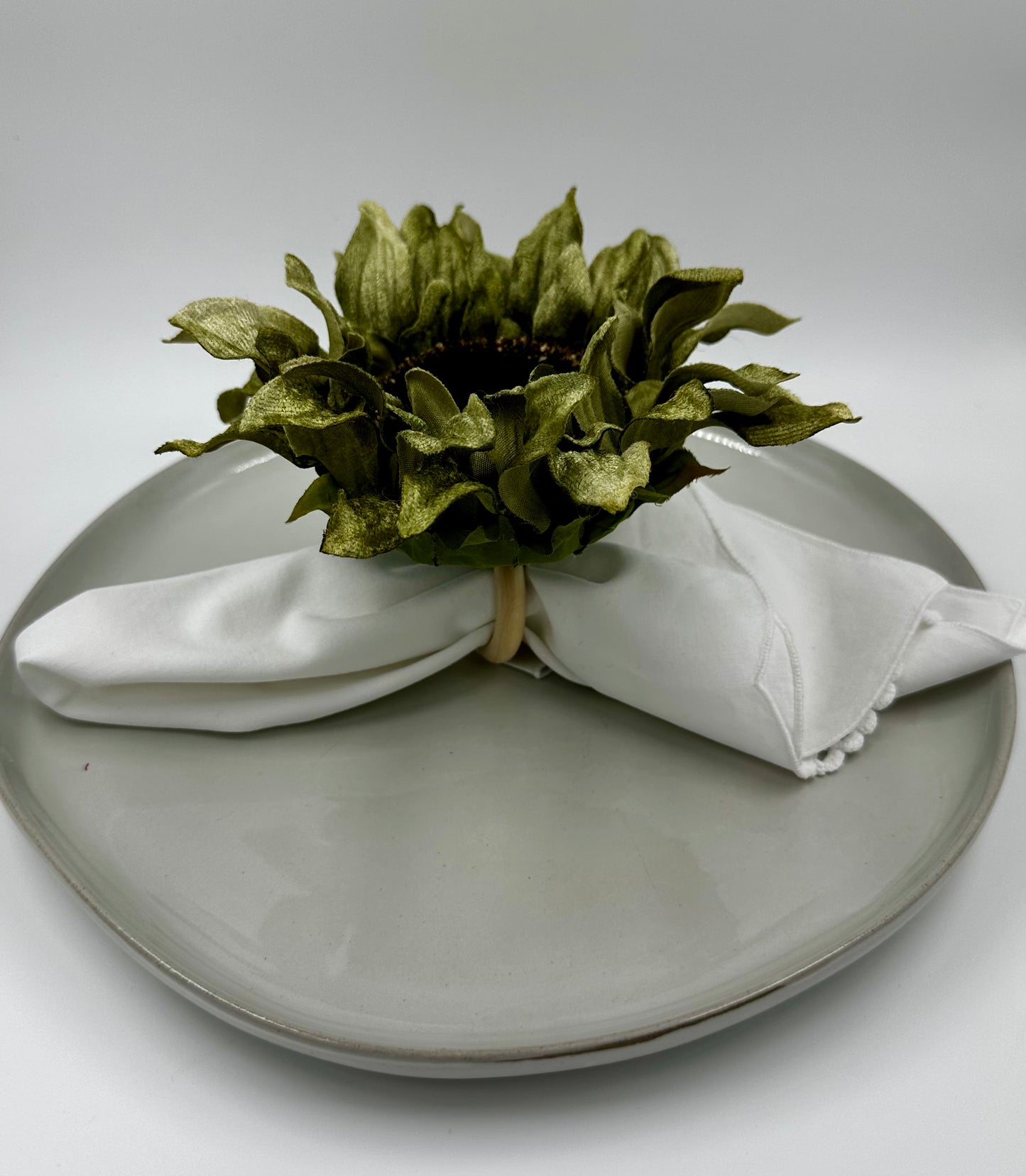 Elegant Velvet Green Sunflower Napkin Rings - Set of 4